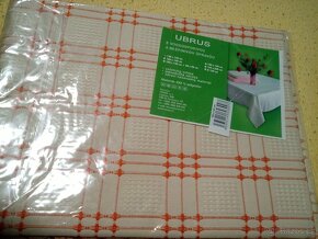 Ubrus 140x140 nešpinivý - 3
