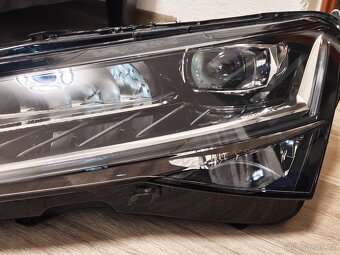 přední levý světlo na Superb 3 - 3