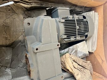 Motory s převodovkou Lenze - nepoužité - 3