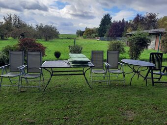 Kovový stůl- tahokov 2 ks,hliníková křesílka 4 ks,plast.křes - 3