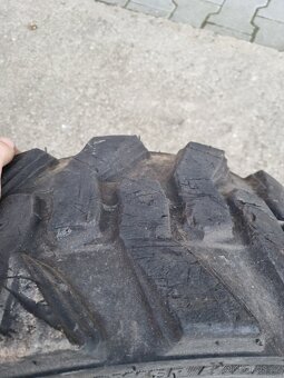 Pneumatiky na smykový nakladač - 3