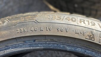 Pneu 235/40 R19 - 3