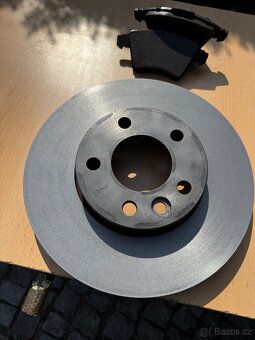 Přední brzdové kotouče pro VW T5 s destičkami - 3
