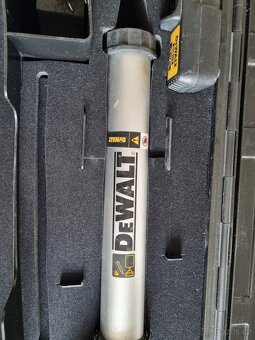 Vytlačovací pistole DeWALT DCE580D1 - 3