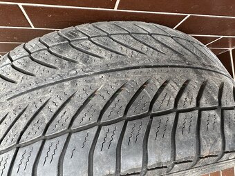 Pneu Goodyear Ultragrip 8 performance 245 45 r18 100V - 3