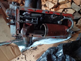 Prodám víko hydrauliky na Zetor - 3
