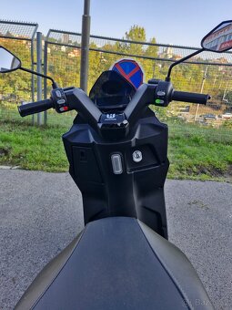 Horwin SK3 - předváděcí skútr - 3