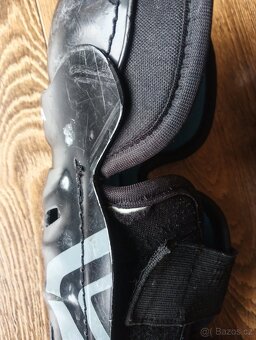 Hokejové chrániče 10 - 3