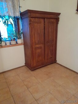 Skříň starozitna - 3