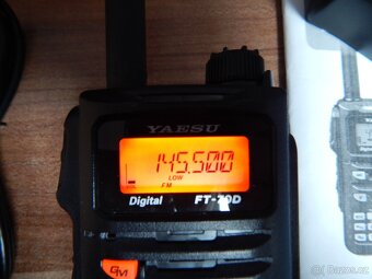 Yaesu FT-70 - 3