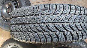Zimní pneu 195/60 R15 + plechové disky + poklice - 3