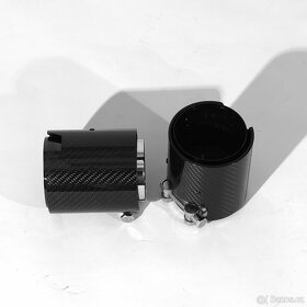 Koncovky výfuků single pro BMW s emblémem - CARBON - 3