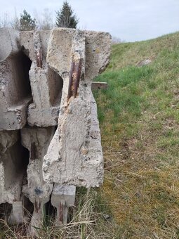 Prodám železobetonové překlady 23 kusů ve tvaru I - 3