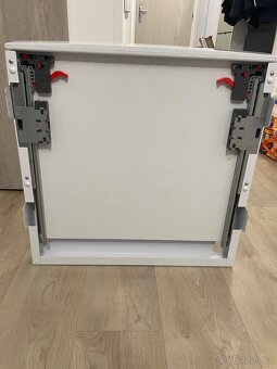 Výsuvný mezikus Beko SKWS60B pro pračku a sušičku Beko - 3