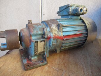 Elektropřevodovka 2ks.1,1kw-35ot.min.a 0,75kw-213ot.min. - 3