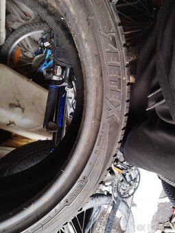 Pneu 245/40 zr20 - 3