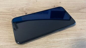 Apple iPhone 11 Pro 64GB, příslušenství, 3990Kč - 3
