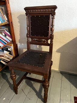 Staré sofá a židle - 3