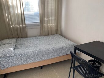 Pronájem — pokoj s trvalým pobytem pro pár na Hájích - 3