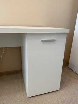 BÍLÝ PSACÍ STŮL - 3