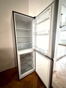 Lednice Hisense se samostatnym mrazakem - 3