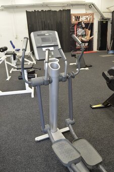 Eliptický trenažer LifeFitness - 3