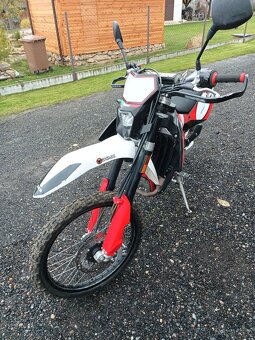 SWM Enduro RS125R - 3