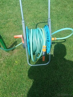 Prodám navíjecí buben na hadici Gardena vč.hadice cca 25m a - 3