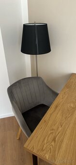 Jídelní stůl, židle a lampa - 3