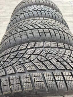 Zimní pneu 235 55 18 Goodyear zánovní - 3