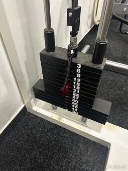 Posilovací stroj biceps izolovaný - scottova lavice - 3