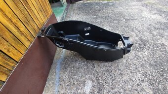 Ulozny prostor plast pod sedacku honda pcx 125 model 18-20 - 3