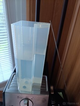 Kávovar DeLonghi 15bar, páka, nádoba na kávu - 3