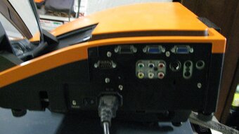 Projektor HITACHI - 3