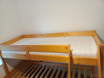 Dvoupatrová dřevěná postel - 3