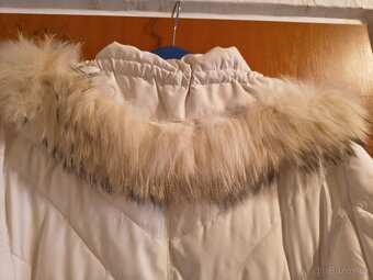Nová bílá dámská bunda s límcem zdobeným kožešinou - 3
