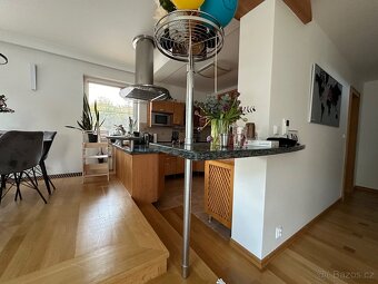 Kuchyňská linka s kamennou deskou - 3