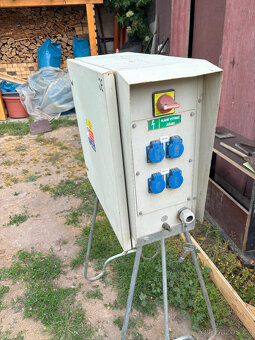 Velký stavební elektrický rozvaděč - 3