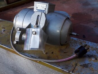 Motor průmyslového šicího stroje - 3