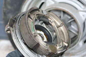 Přední kolo 10" ze skútru Honda LEAD 100 - 3