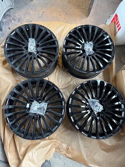 Alu kola sirius r18 superb 2 černé. 3T0 601 025 Q - 3