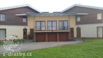Prodej podílu 1/2 vícegeneračního domu 560 m2, Solnice - 3