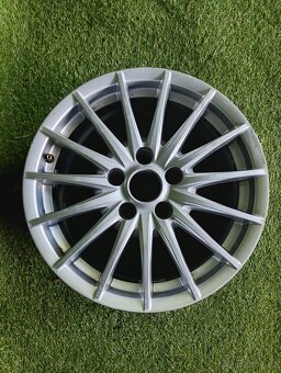 Alu disky BMW s vícepaprskovým designem - 3