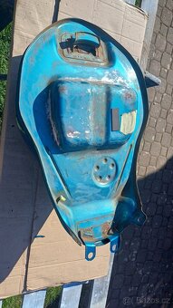 Nádrž Suzuki Bandit 600 GN77A - 3