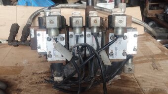 Hydraulický rozvaděč elektromagnetický 12 V - 3
