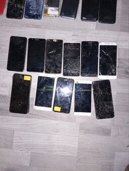 Dotykové telefony mix - 3