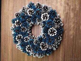 Vánoční věnec ze šišek - 3