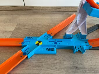 Hot Wheels Track Builder Stunt Kit (DLF28) - 3