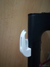 Držák na tašku / kabelku pro elektrokoloběžky - 3