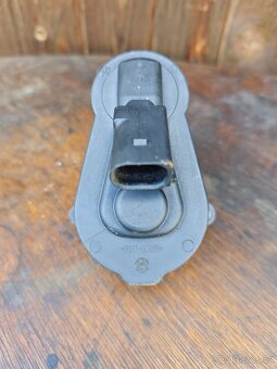 Motorek elektrické brzdy Passat B6 - 3